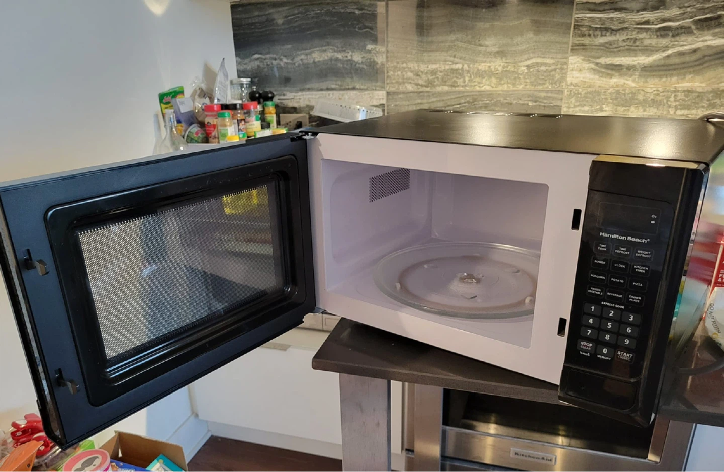 Hamilton Beach Microwave - photo 3