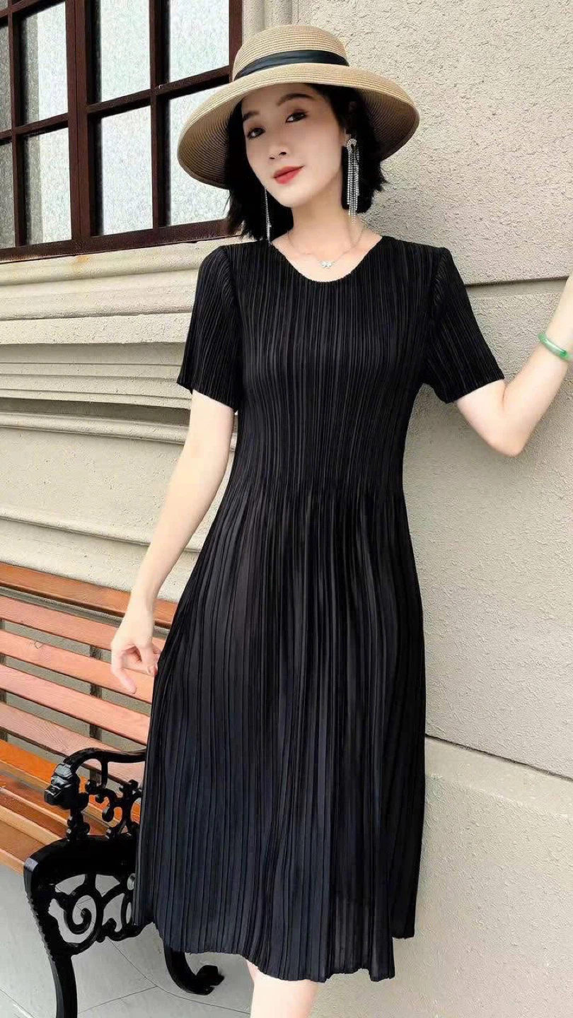 Black Pleated Short-Sleeve Midi Dress