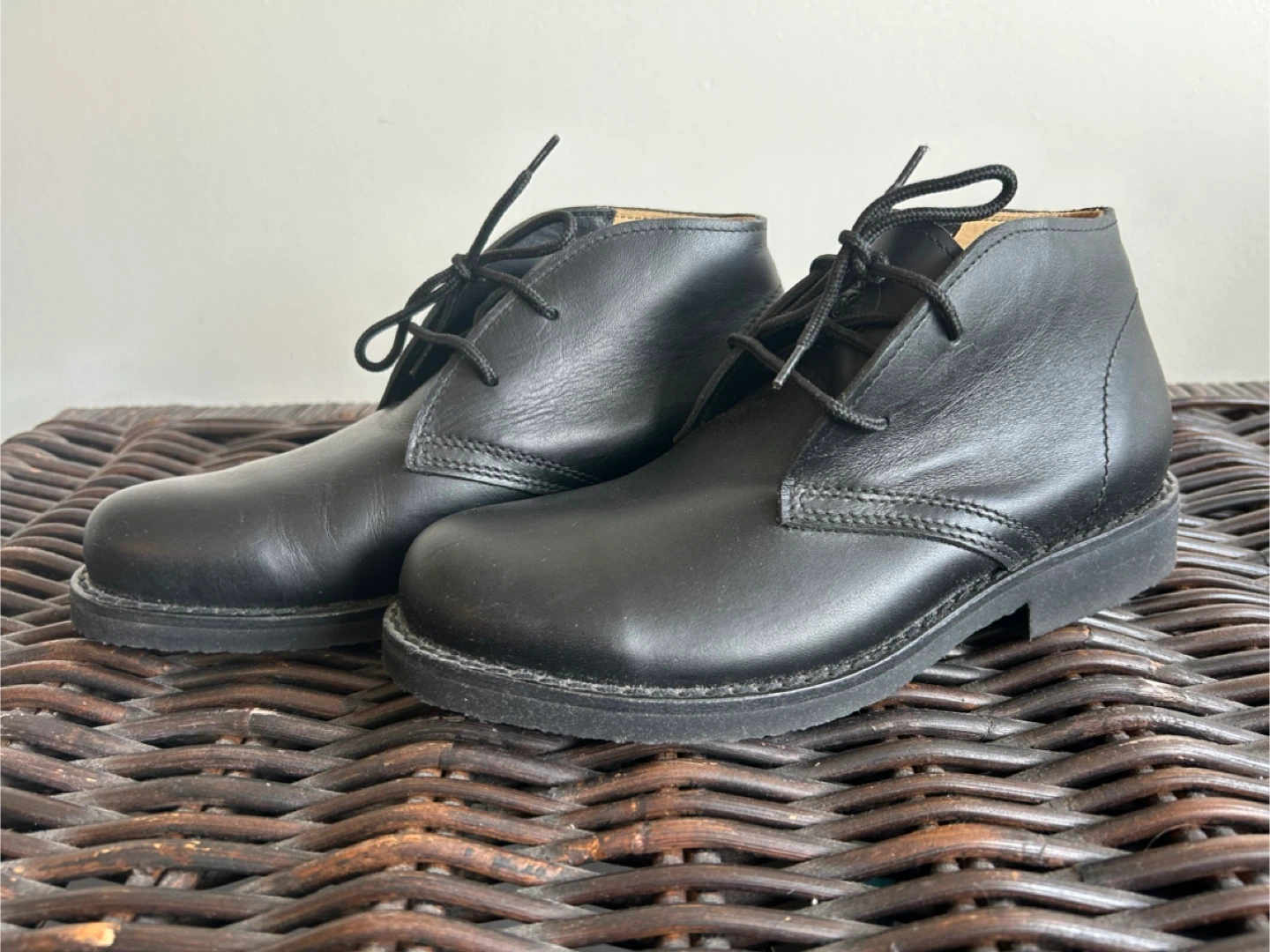 Brand New Roots Women’s Leather Desert Boots Black Size 6 - 6.5L - photo 5