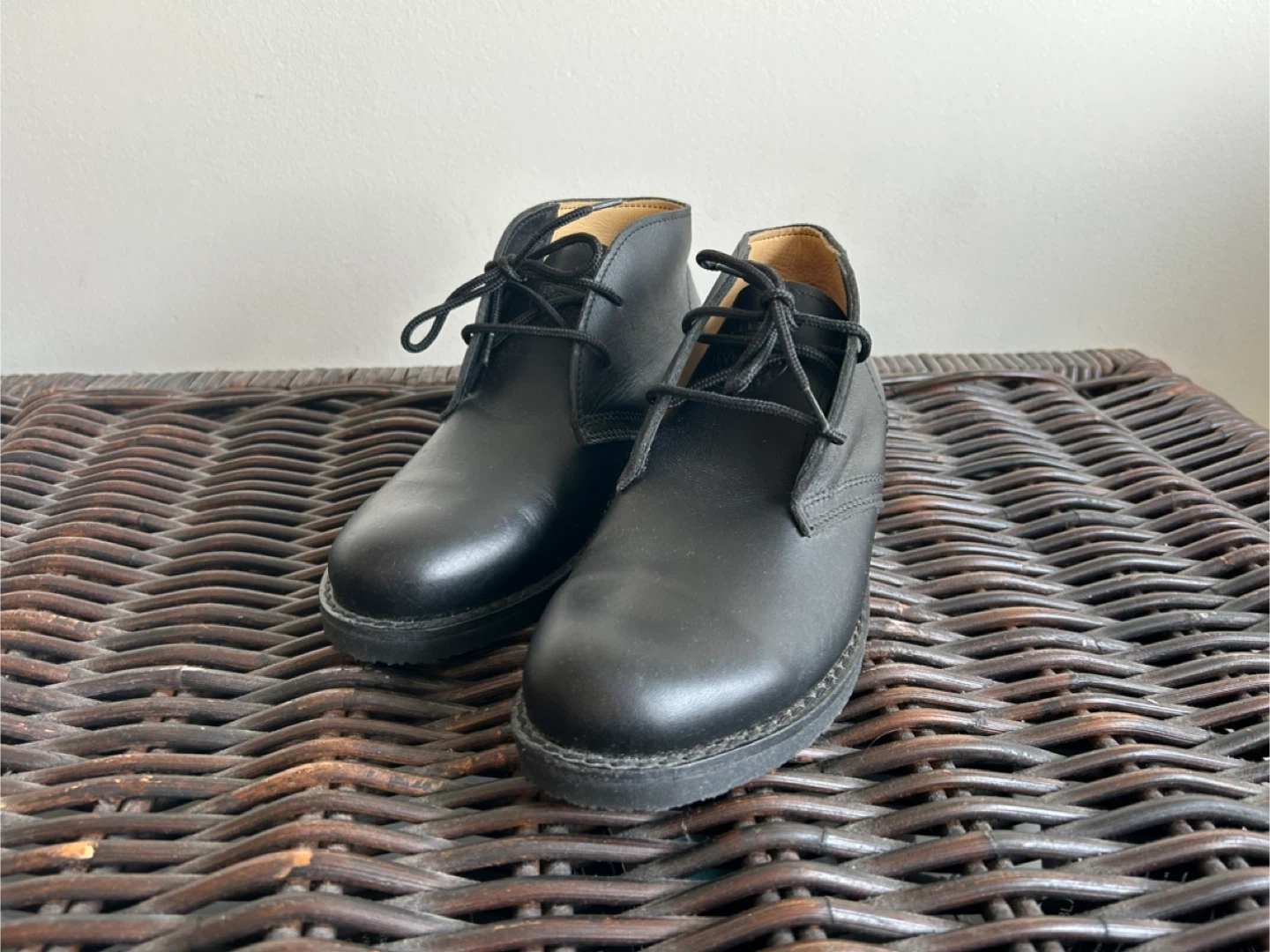 Brand New Roots Women’s Leather Desert Boots Black Size 6 - 6.5L - photo 4