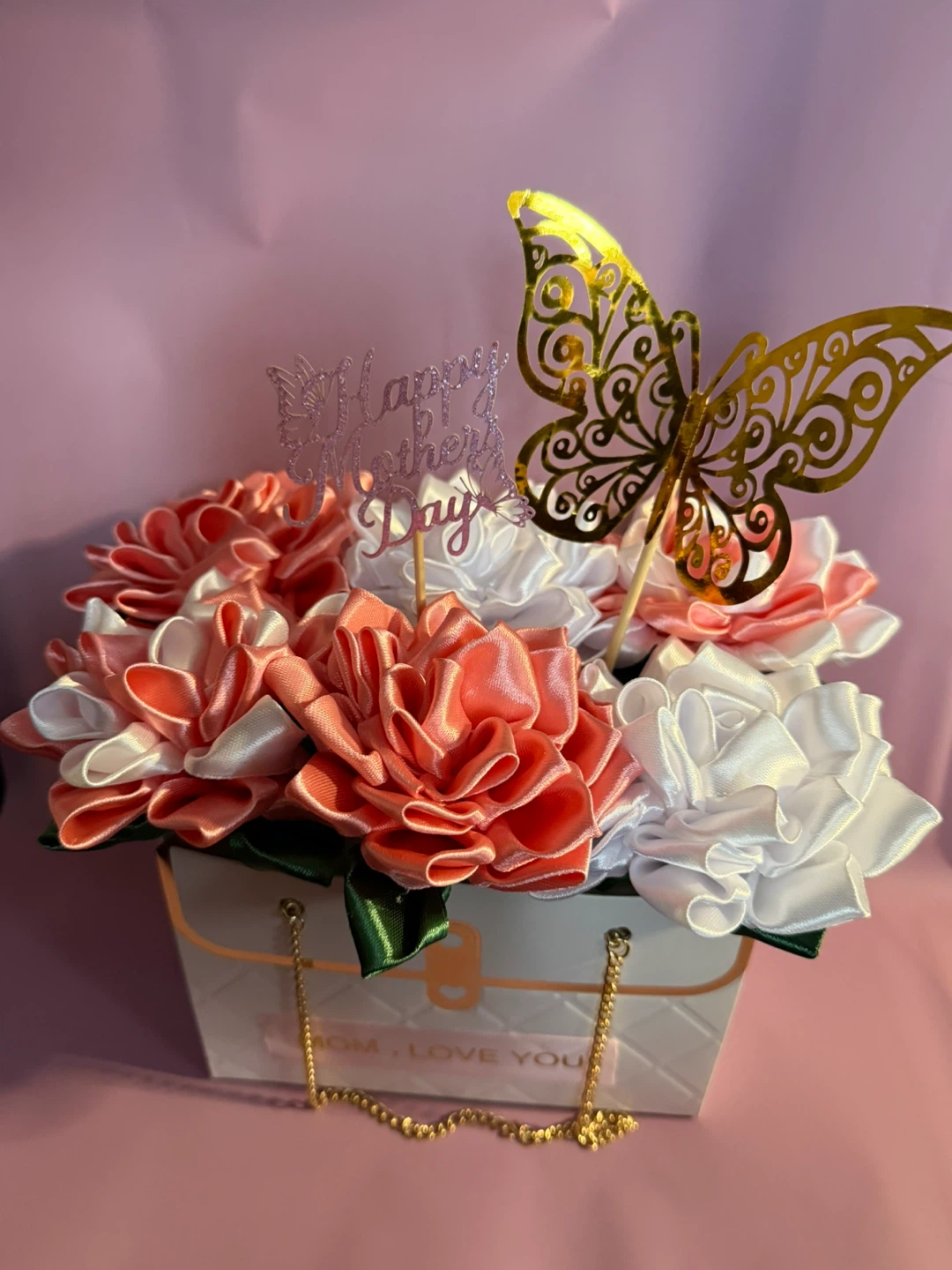 Mom Love You Flower Arrangement - photo 2