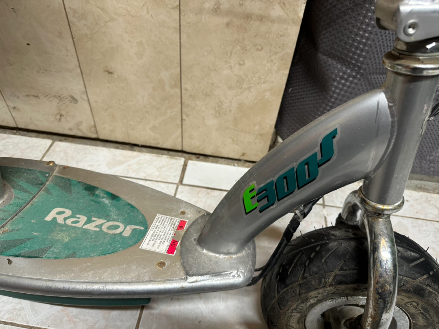 Razor E300S Electric Scooter with Seat - photo 2