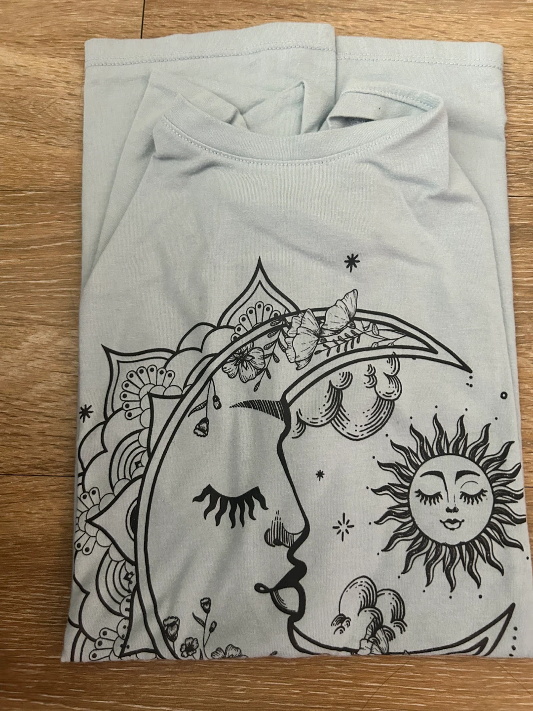 Bundle of 4 graphic t-shirts - photo 4