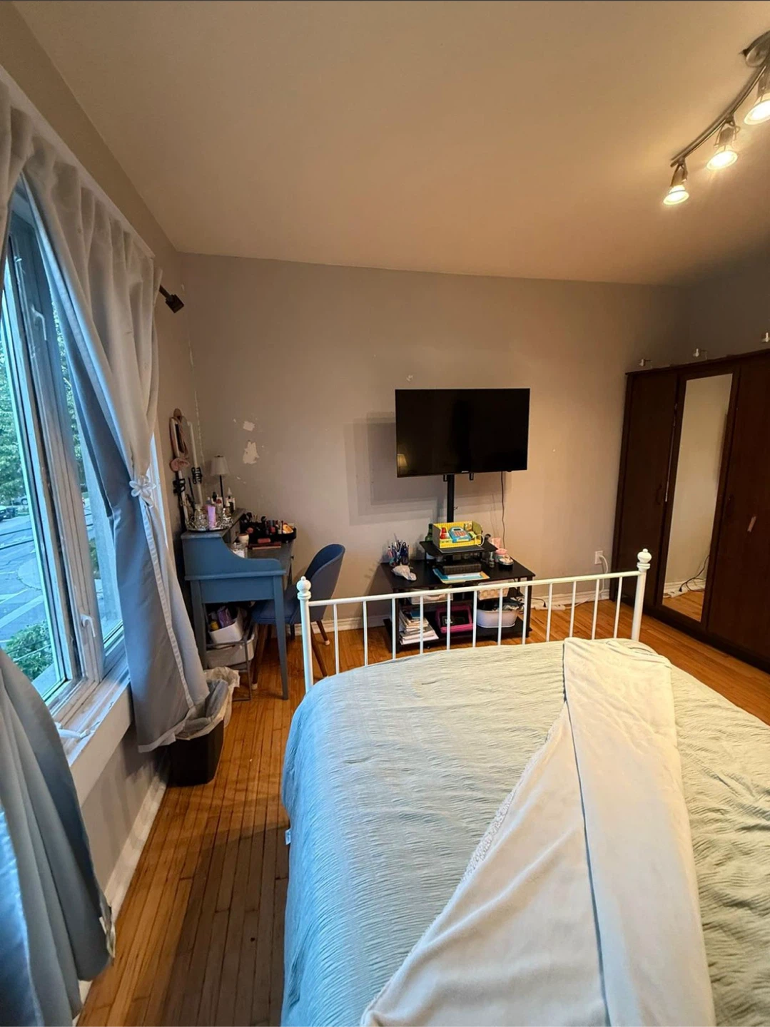 Bright Private Room for Rent - photo 2