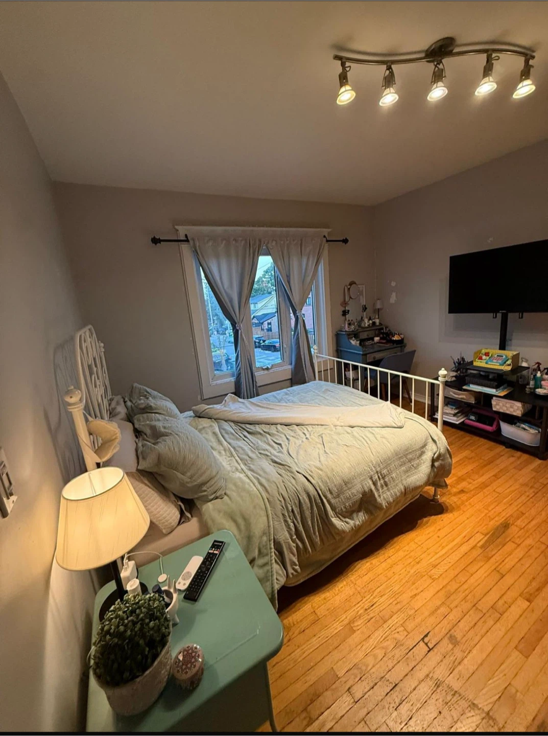 Bright Private Room for Rent
