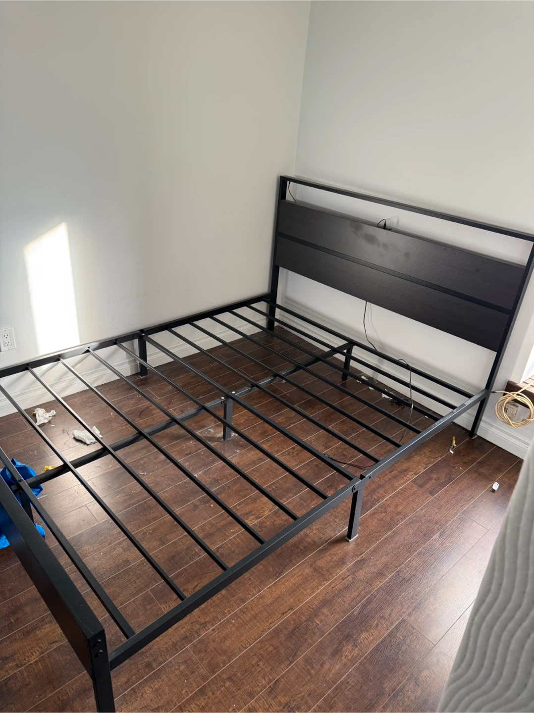 Queen Bed Frame with Headboard Rolanstar - photo 3
