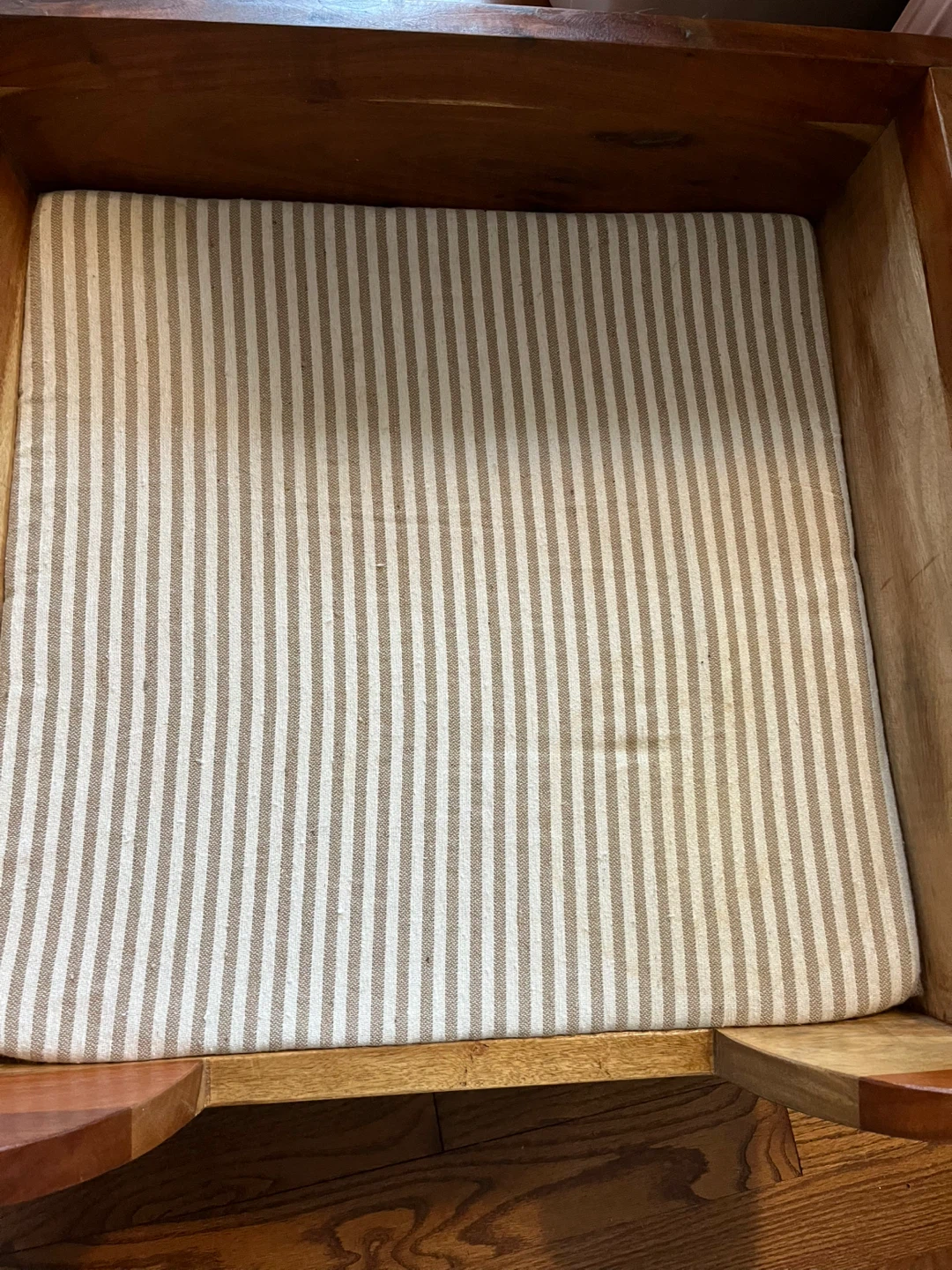 Wooden pet bed with striped cushion - photo 3