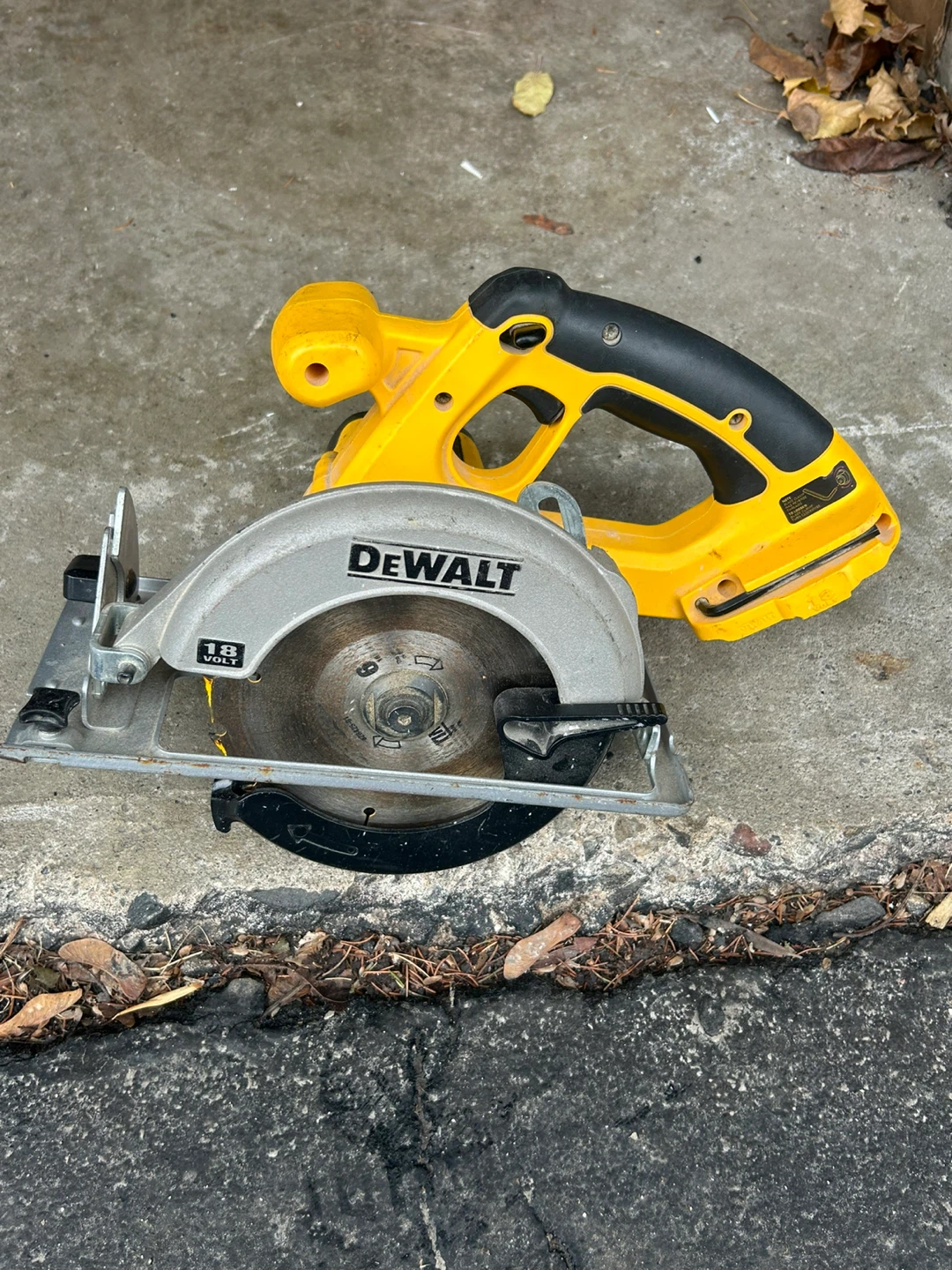 DeWalt DC390 18V 6 1/2" Cordless Circular Saw