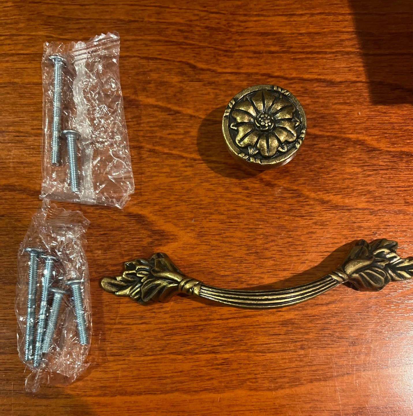 Vintage Style Drawer Pulls with Screws (3 knobs and 20 pulls)