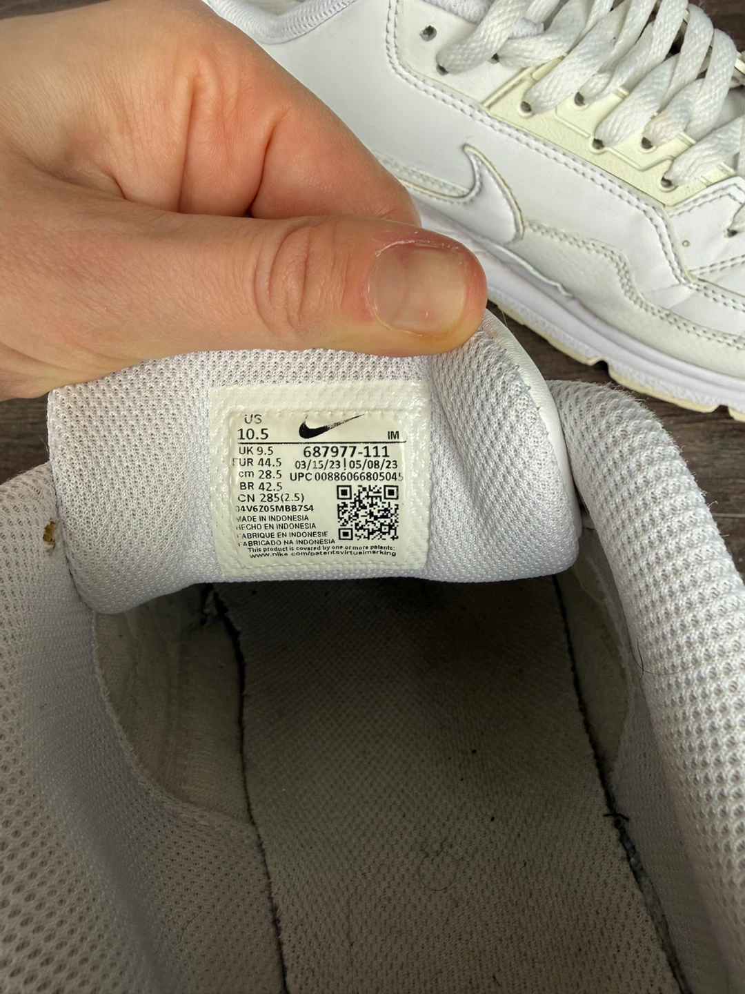 Nike Air Max White Sneakers - Size US 10.5 - photo 3