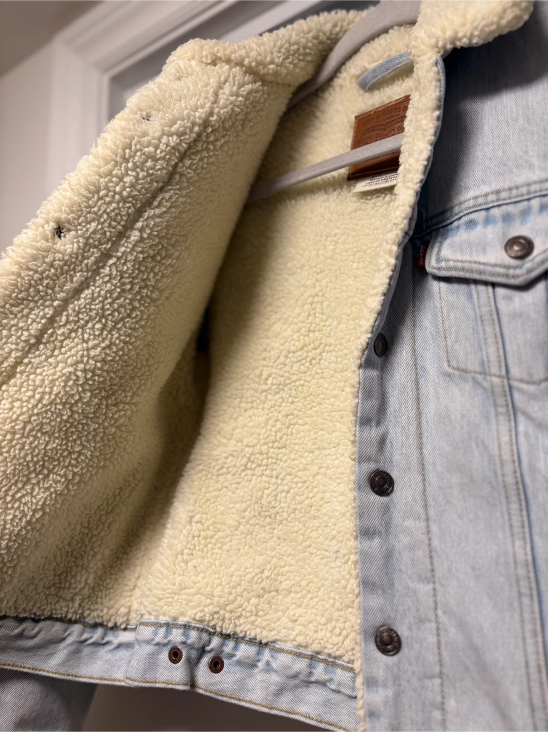 W - Levi's Sherpa Lined Denim Trucker Jacket - photo 5
