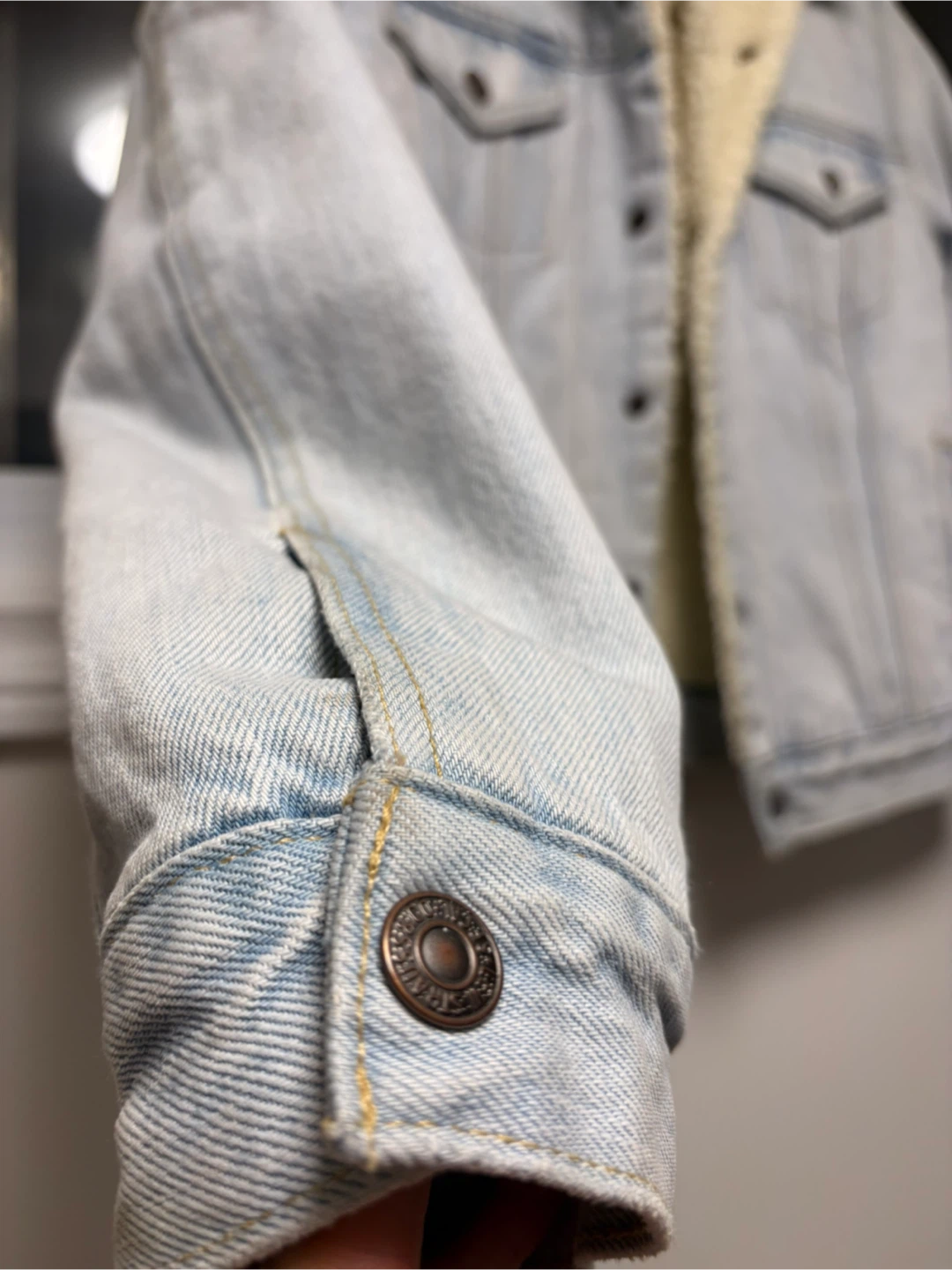 W - Levi's Sherpa Lined Denim Trucker Jacket - photo 4