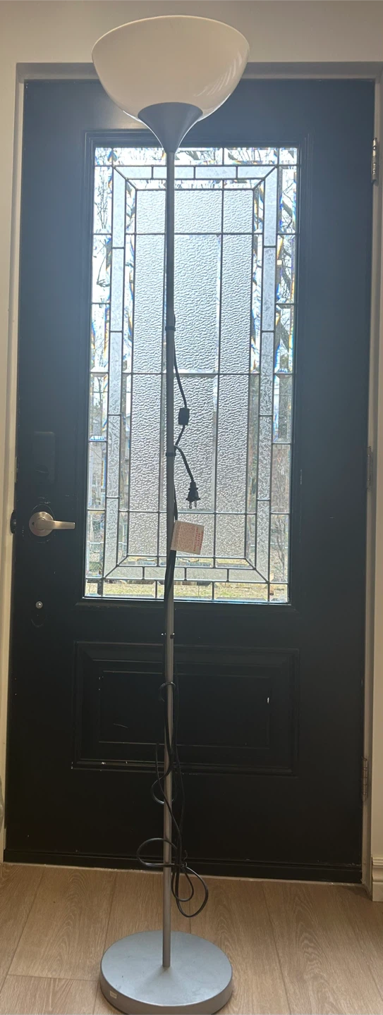 Floor Lamp for Sale – $15 CAD