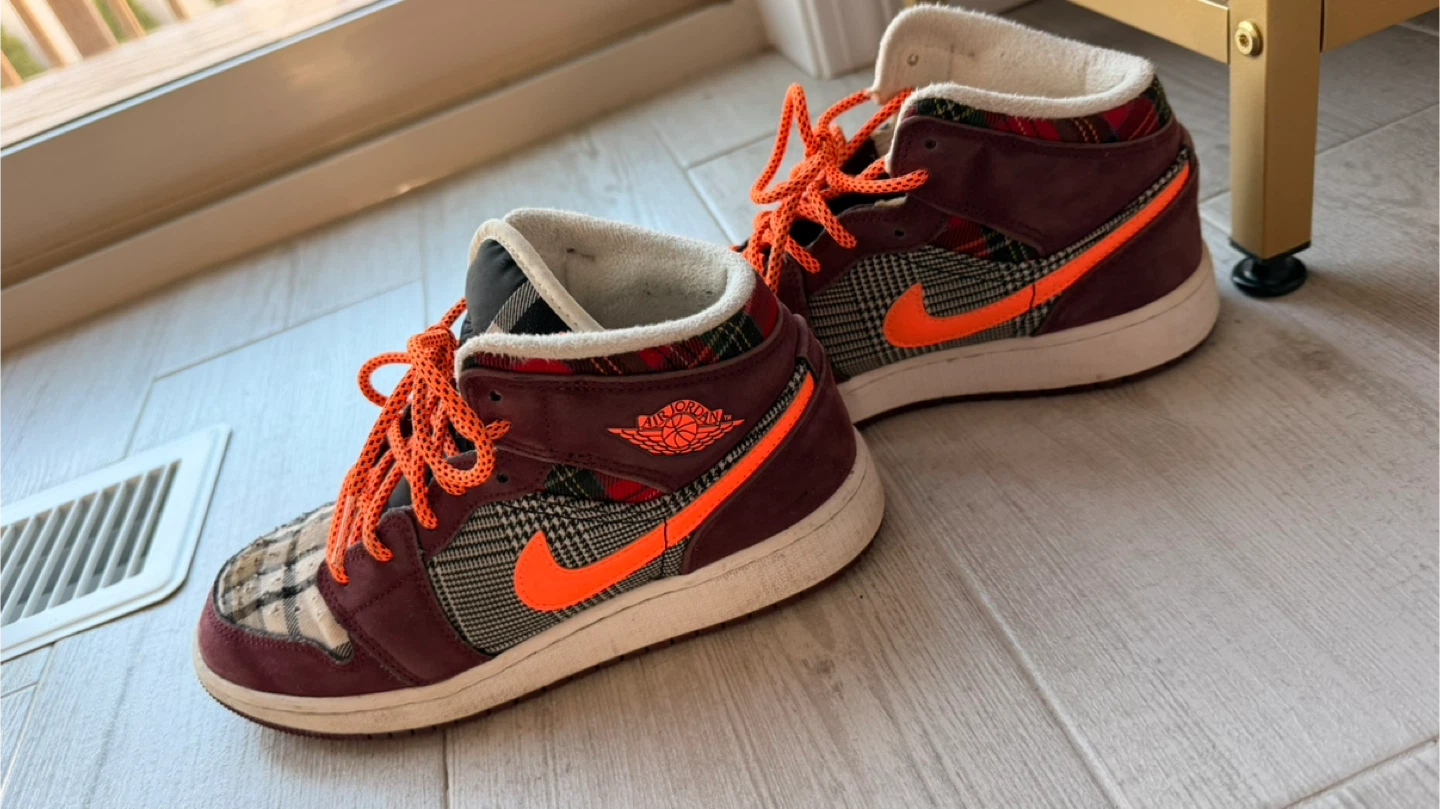 Jordan 1 Mid SE "Fearless Ones" "Shattered Backboard" Sneakers - photo 3