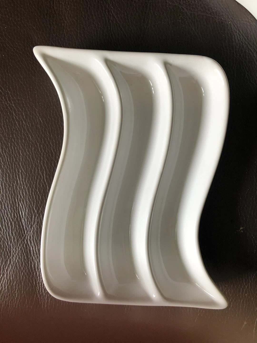 White Ceramic Wave Serving Dishes - Set of 2, never used - photo 3