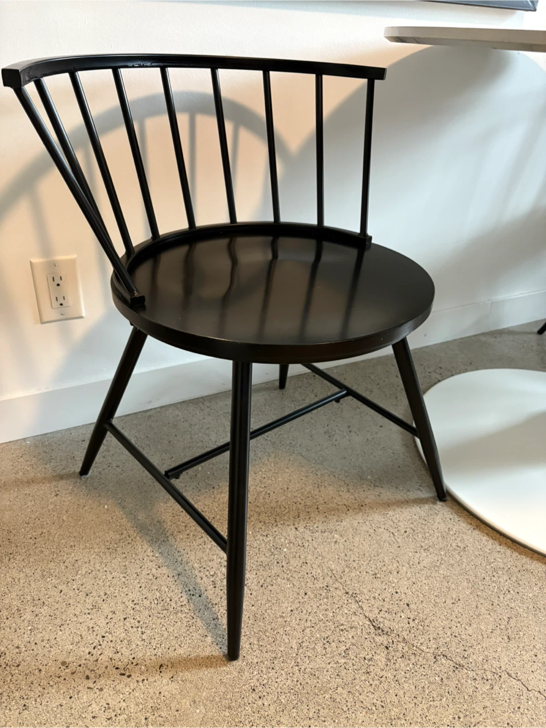 White Table and Chairs - photo 2