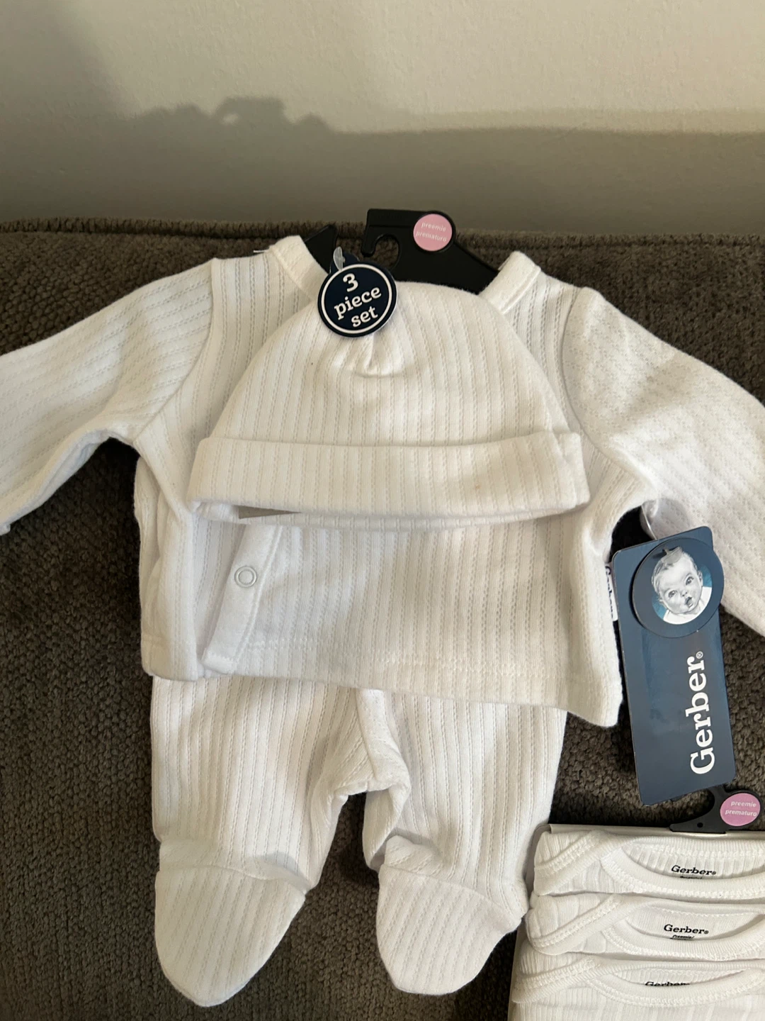 Gerber Baby 3-Piece Layette Set & 3 Onesies - photo 3