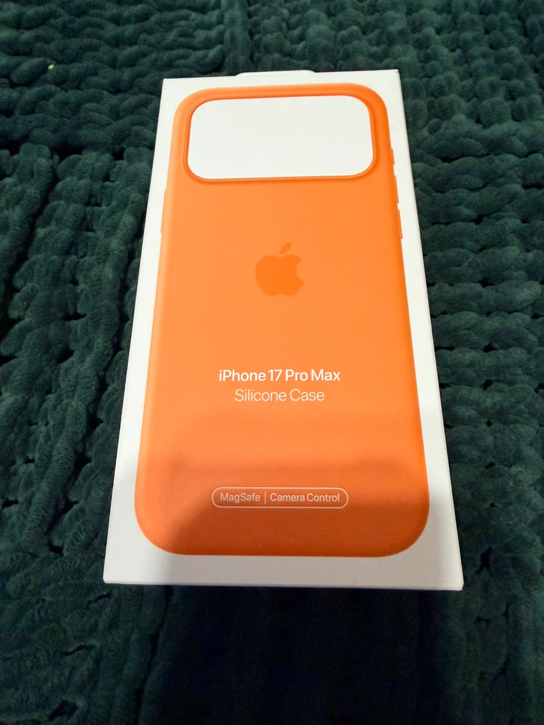 Apple iPhone 17 Pro Max Silicone Case with MagSafe - Orange