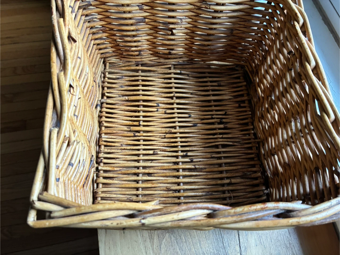 Gold wicker box 9 x 9 x 5 inch storage handle Donlands O'Connor - photo 2