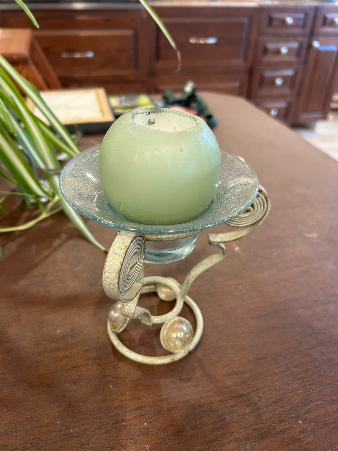 Candle holder with tealight cup