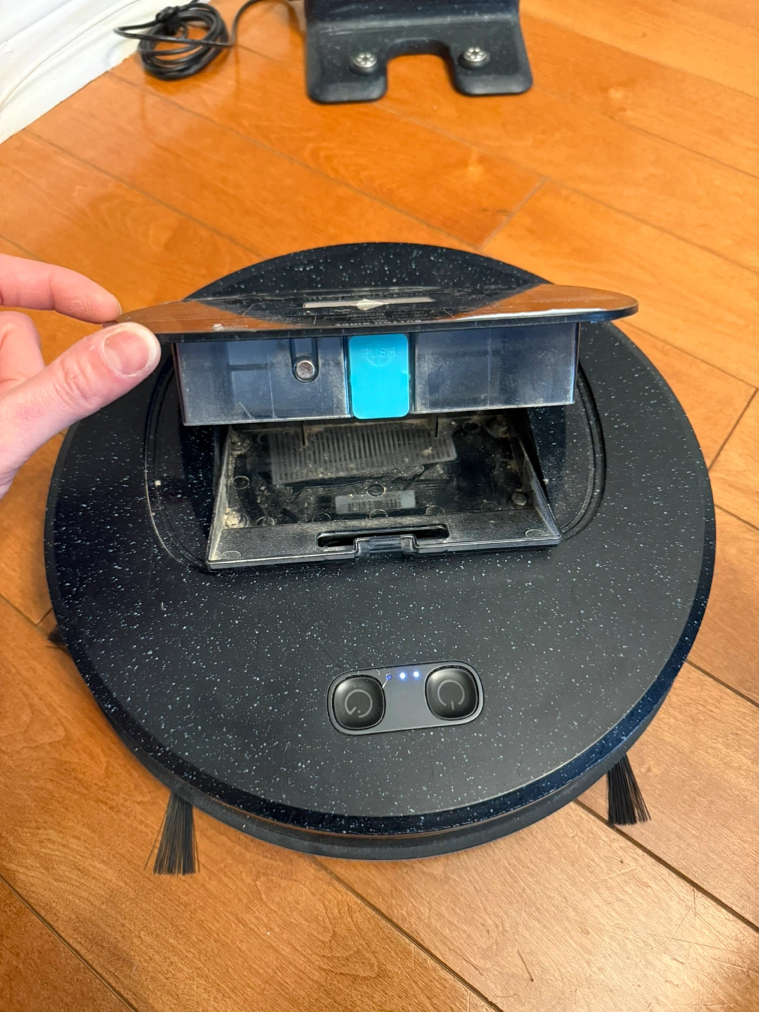 Lefant Robot Vacuum Cleaner with Charging Dock and Accessories - photo 4