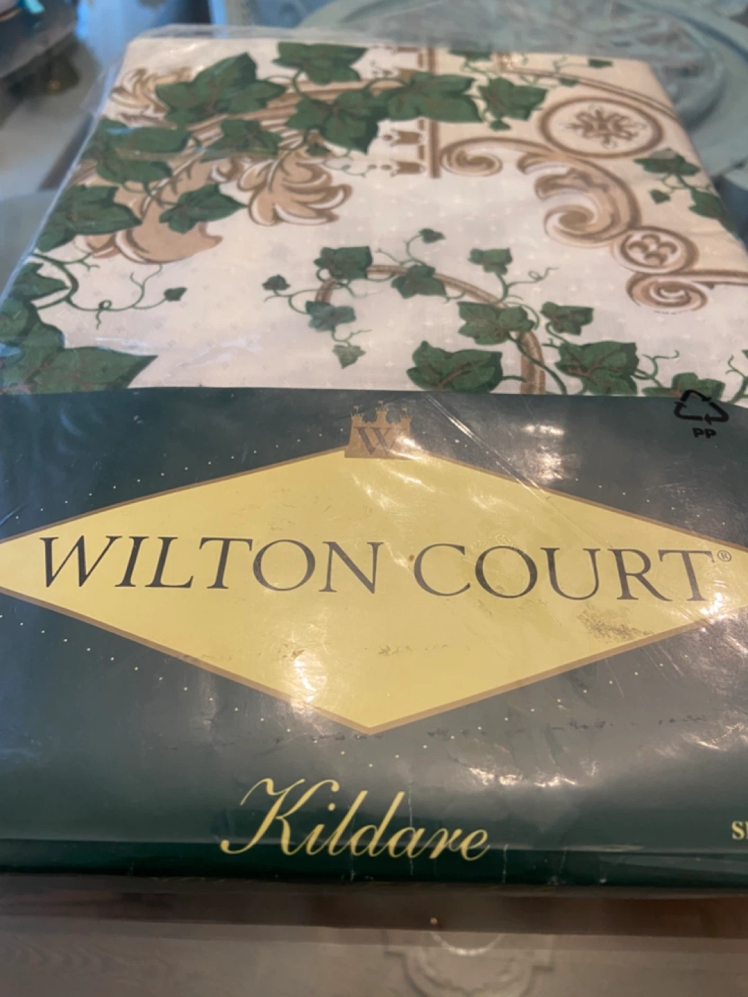 Vintage Wilton Court Kildare Tablecloth - 60" x 104" - photo 4