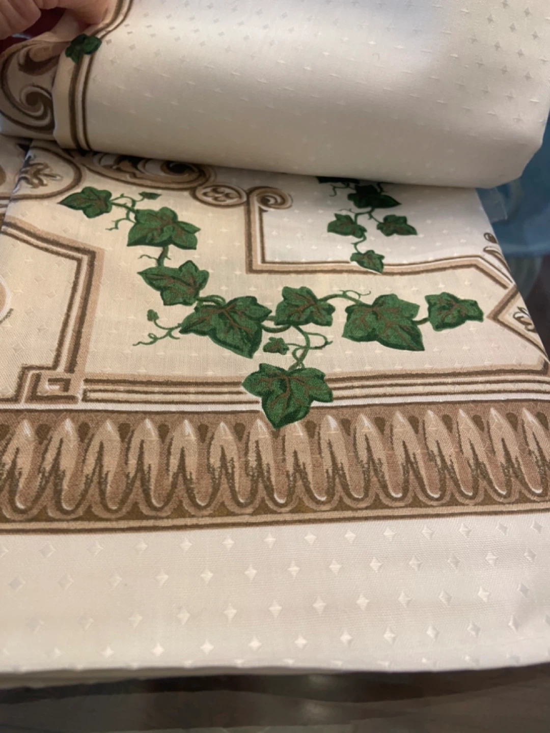 Vintage Wilton Court Kildare Tablecloth - 60" x 104" - photo 2