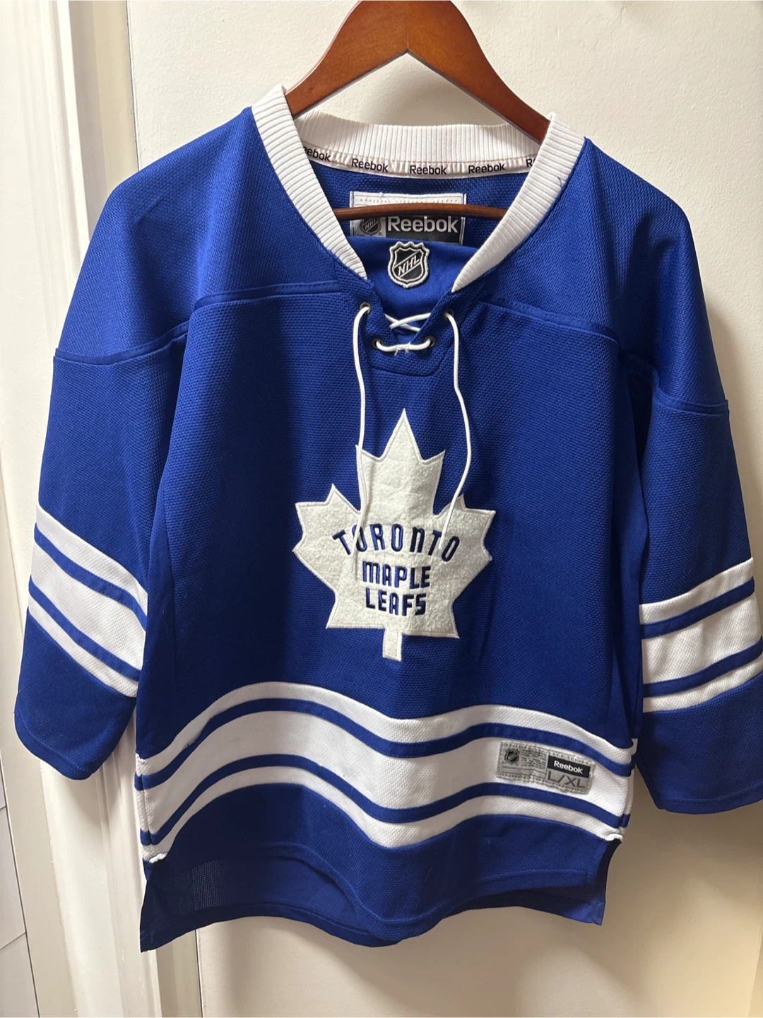 Reebok Toronto Maple Leafs Youth Hockey Jersey L/XL