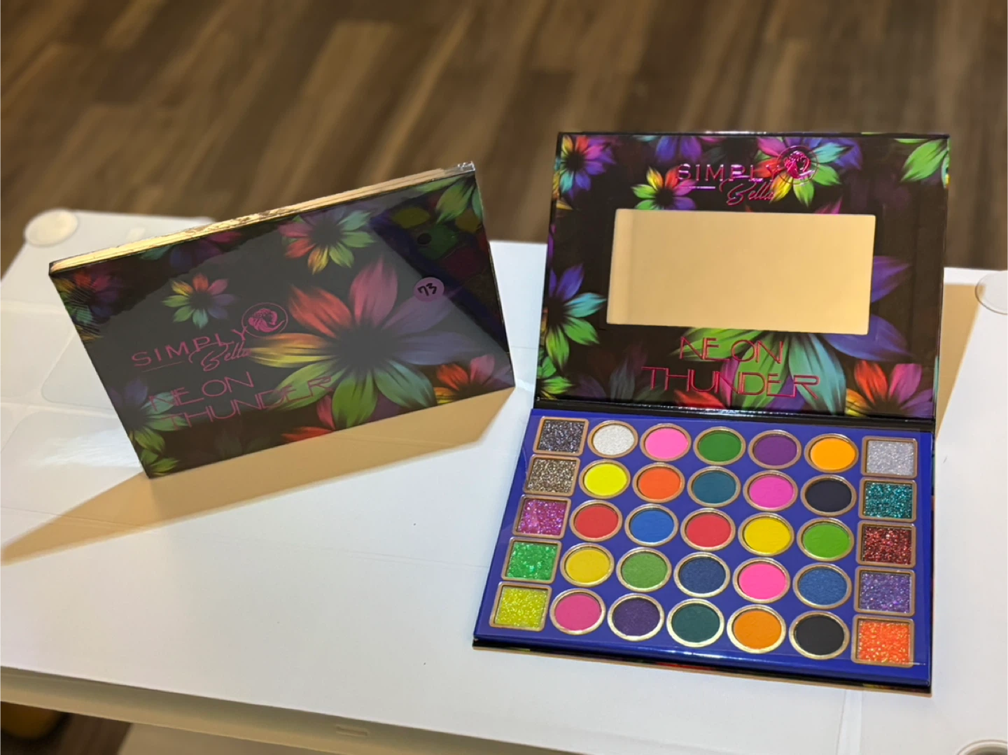 Simply Bella Neon Thunder Eyeshadow Palette - photo 2