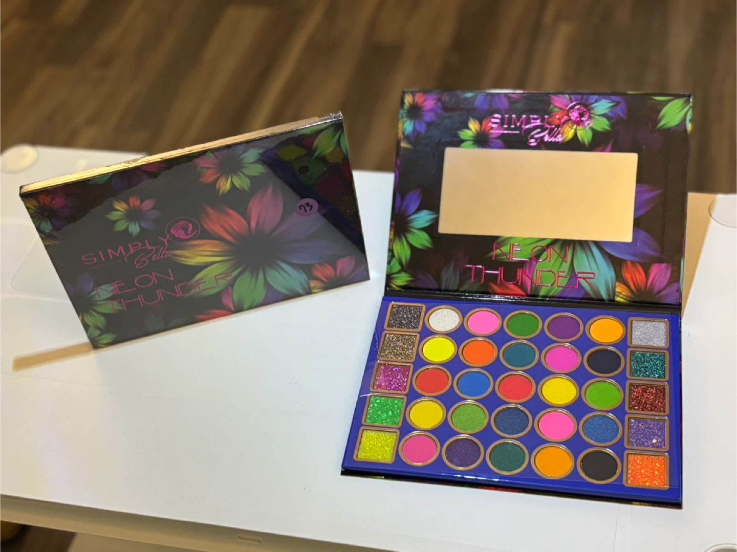 Simply Bella Neon Thunder Eyeshadow Palette