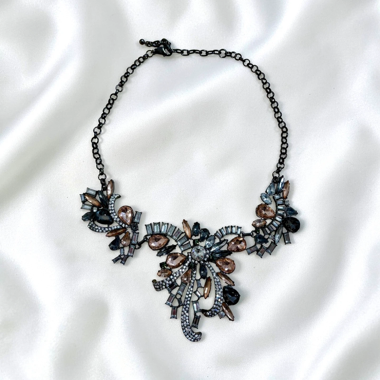 Statement Necklace with Crystals and Peach Gems - photo 2