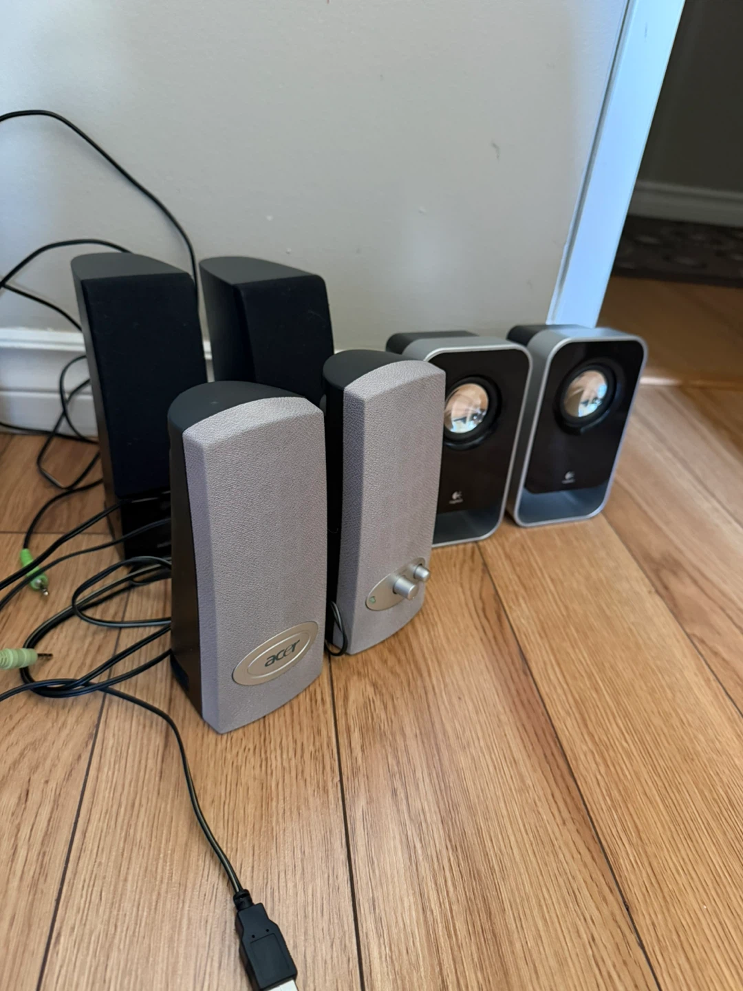 Computer Speakers Lot – Logitech, Acer  & Insignia 3.5mm AUX) - photo 2