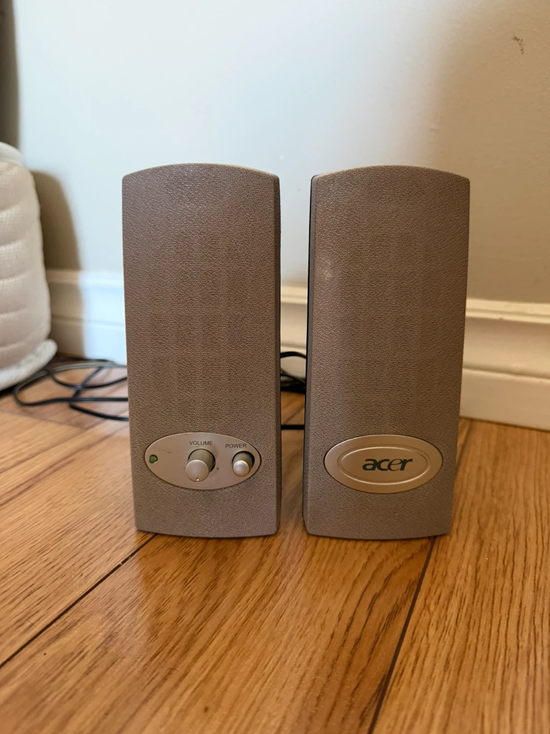 Computer Speakers Lot – Logitech, Acer  & Insignia 3.5mm AUX) - photo 5