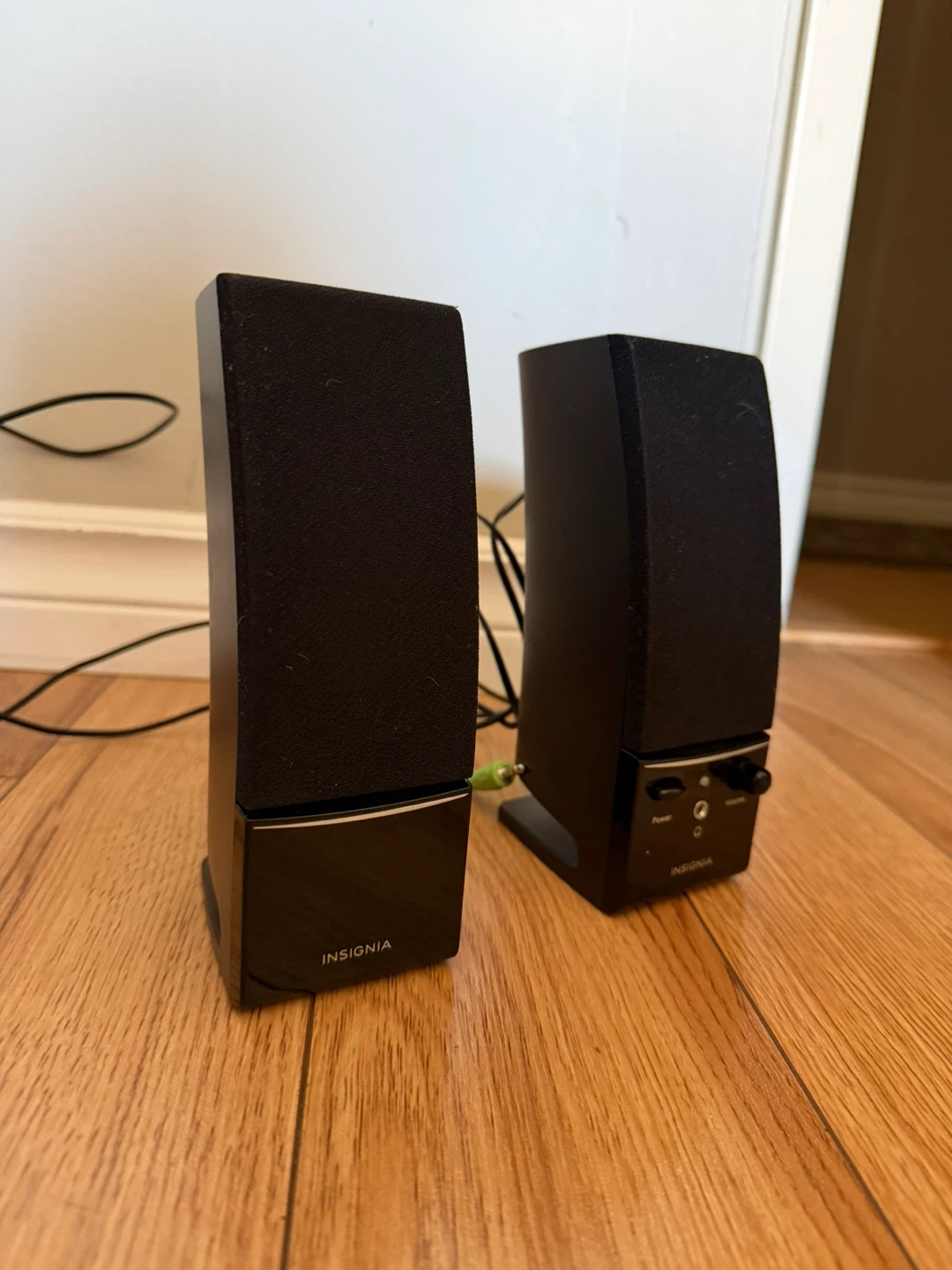 Computer Speakers Lot – Logitech, Acer  & Insignia 3.5mm AUX) - photo 4