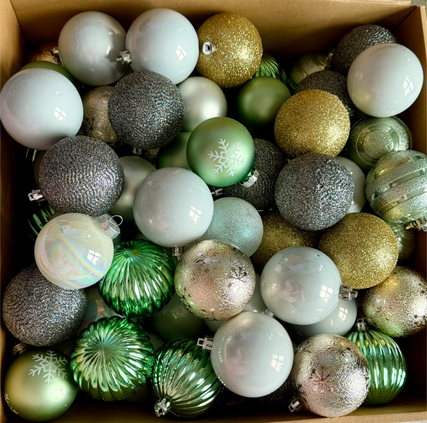 NEW 73-Piece Deluxe Christmas Ornament Set
