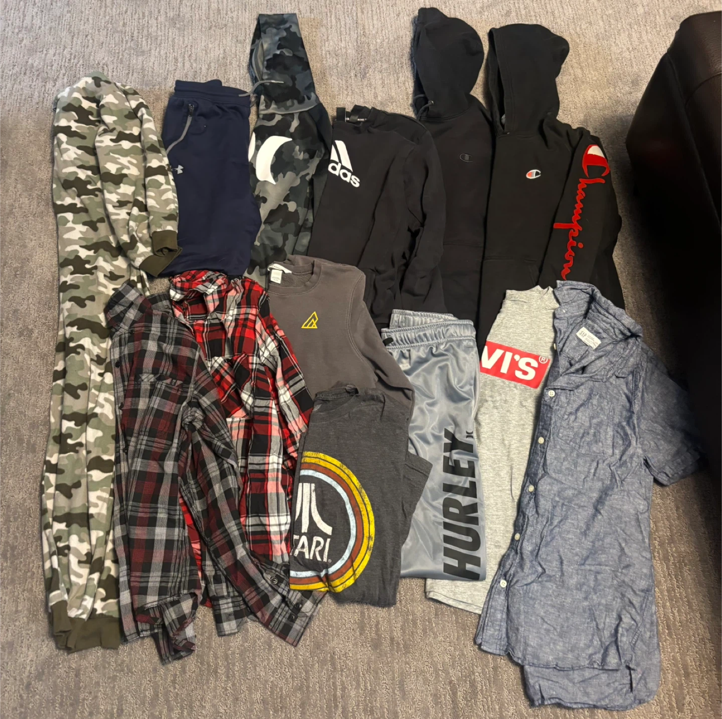 Bundle of boys  Apparel: Hoodies, Shirts, Pants