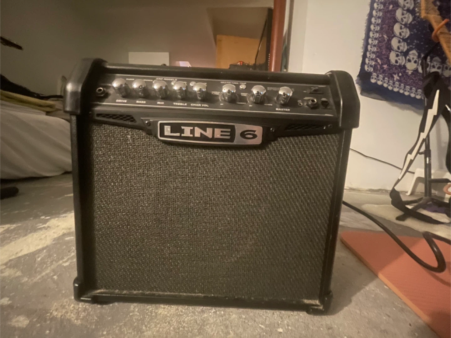 Line 6 Spider IV 15 Guitar Amp with TC Electronic Ditto Looper