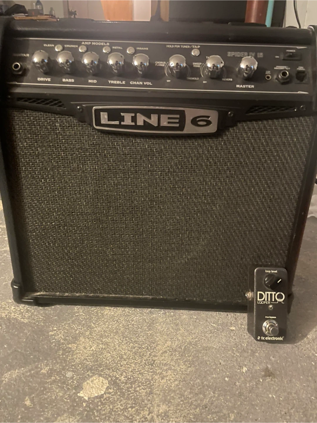 Line 6 Spider IV 15 Guitar Amp with TC Electronic Ditto Looper - photo 3