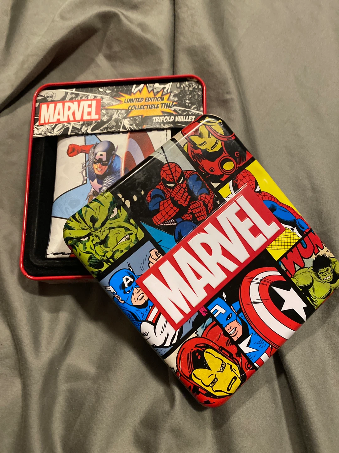 Marvel Captain America Trifold Wallet with Collectible Tin