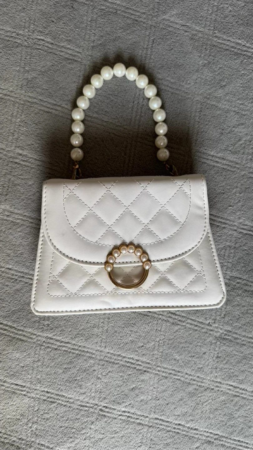 White mini purse/Pearl Handle