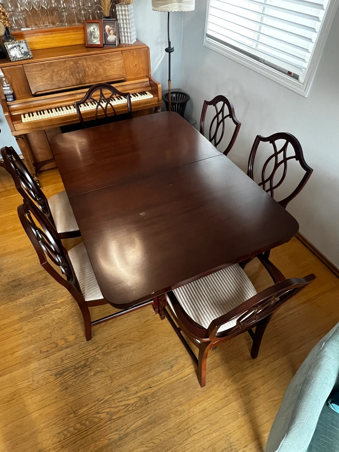Knechtel Solid Cherry Wood Dining Set | + 6 Ornate Bailey Chairs - photo 5