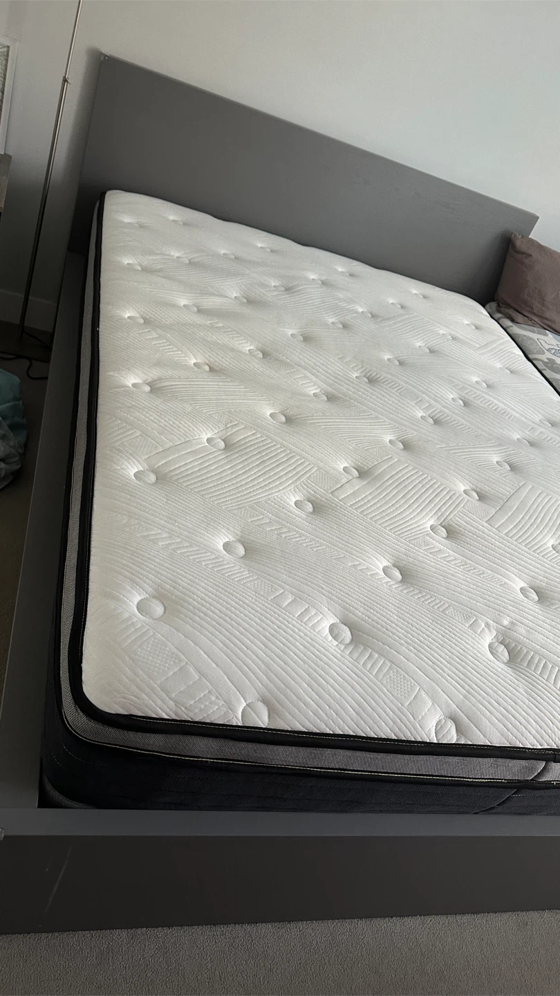 White Queen Size Mattress - photo 3