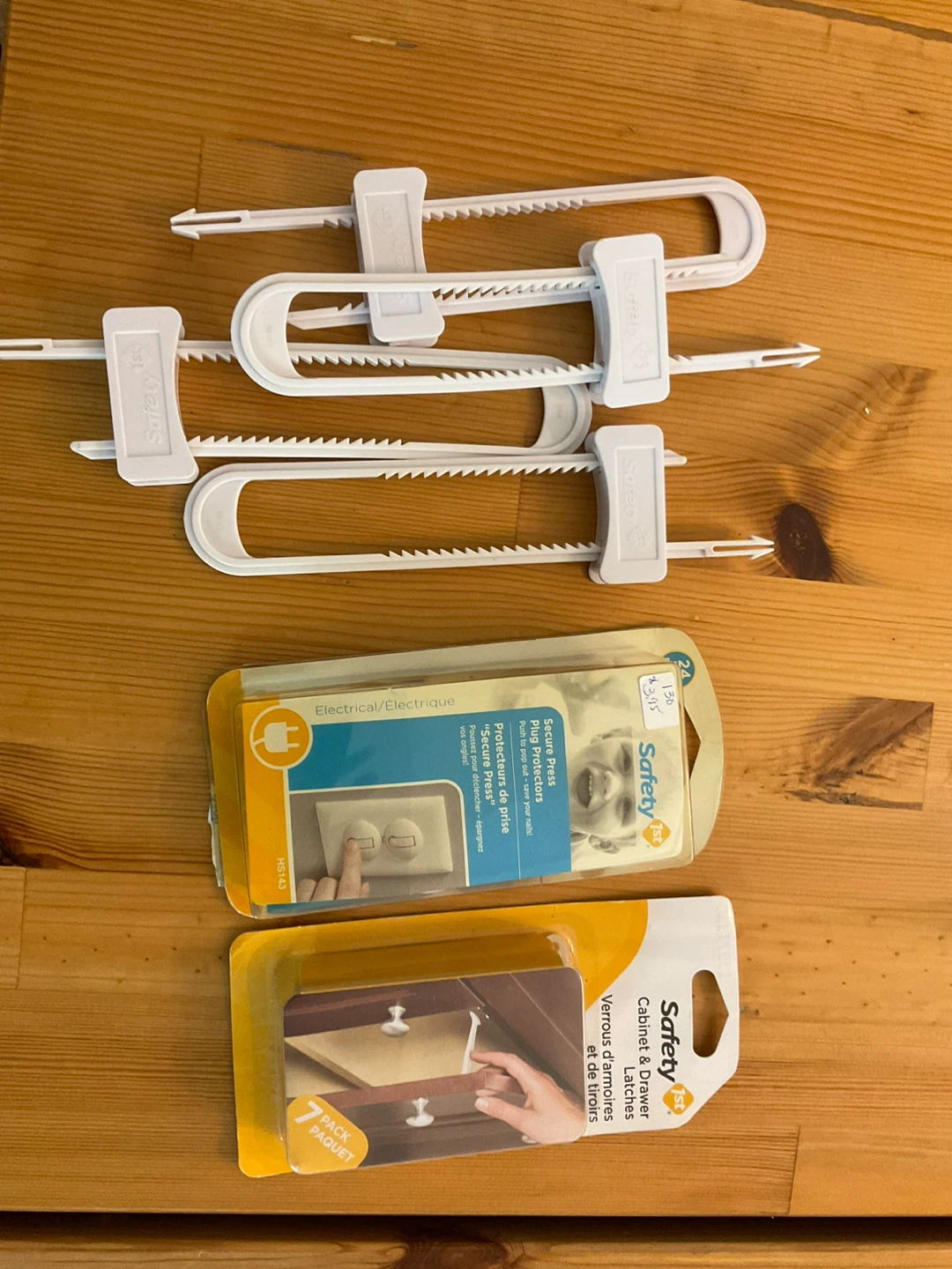 Safety 1st Child Proofing Latches and Plug Protectors - photo 3