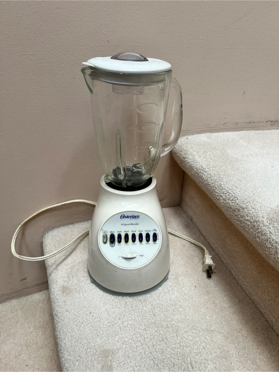 Osterizer 14 Speed Blender with glass jar