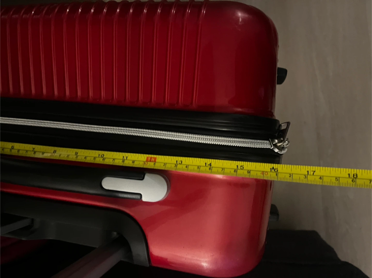 Samsonite Red Hardside Spinner Suitcase - photo 2