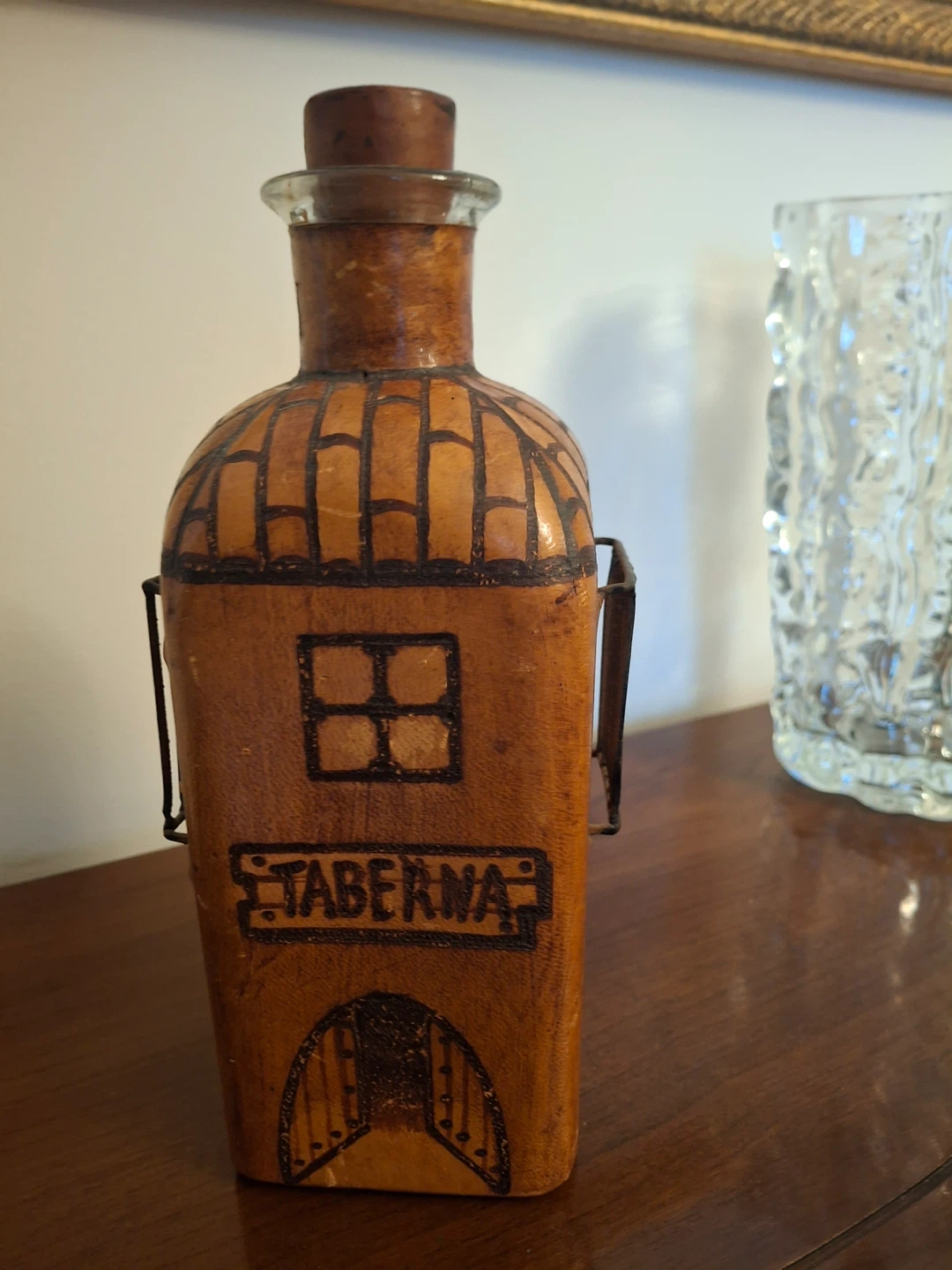 Decorative “Taberna” decanter with metal accents
