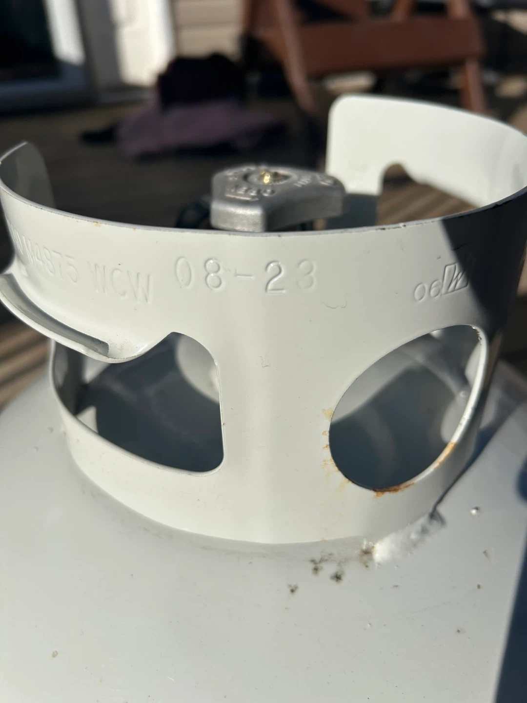 20 Lb propane tank / half full - photo 3