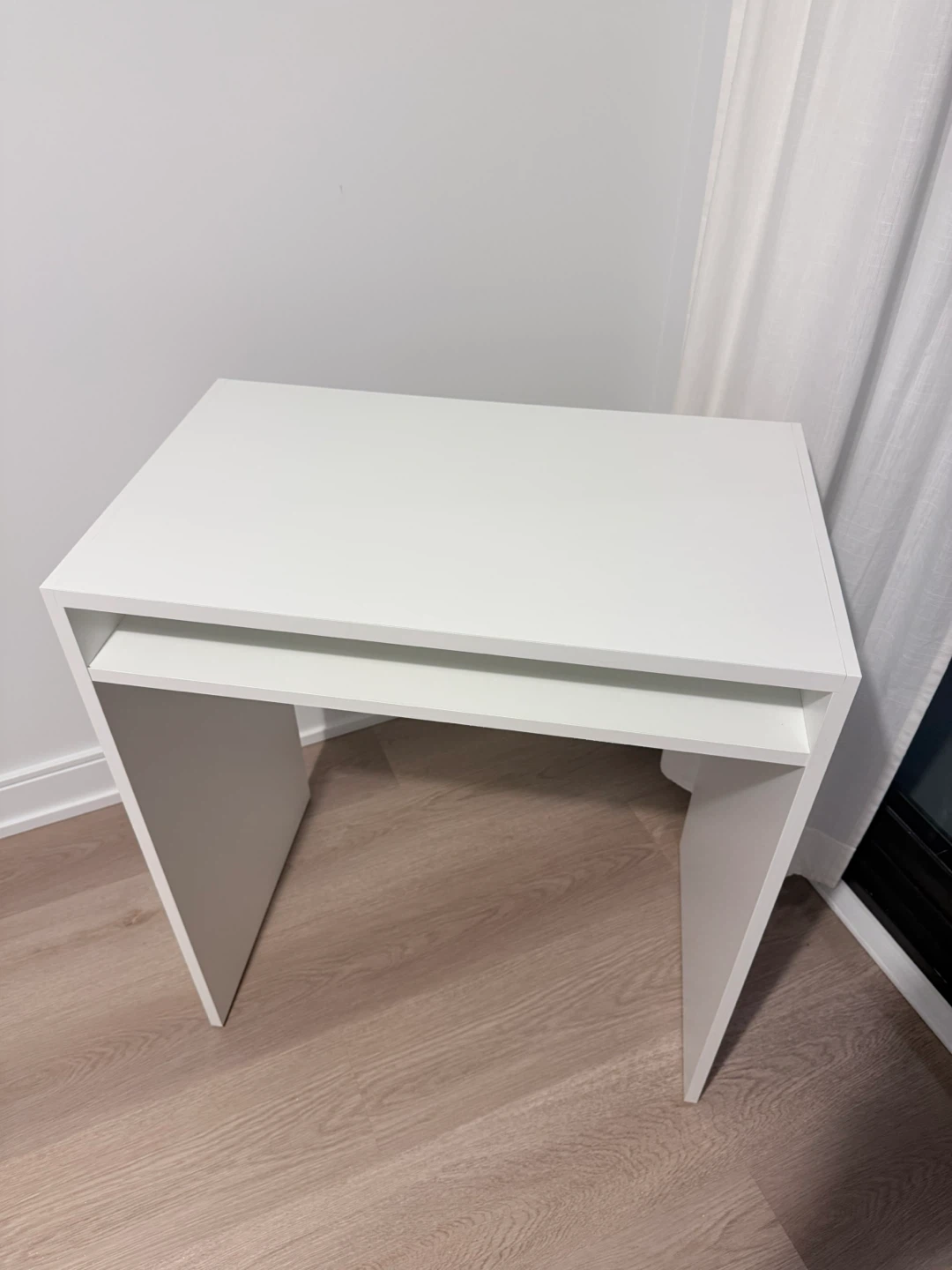 White Compact Desk with Shelf - photo 2