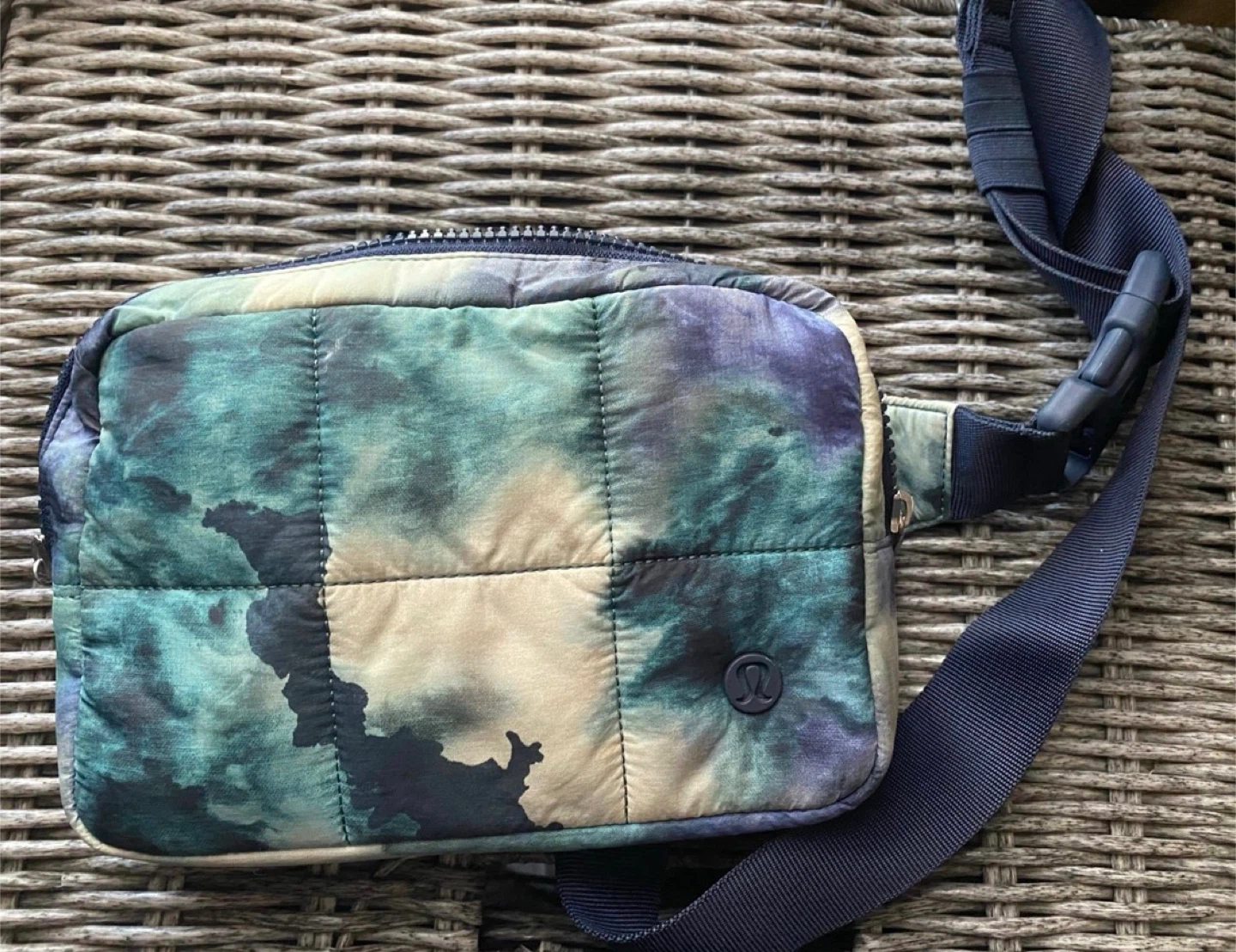 Lululemon quilted grid belt bag