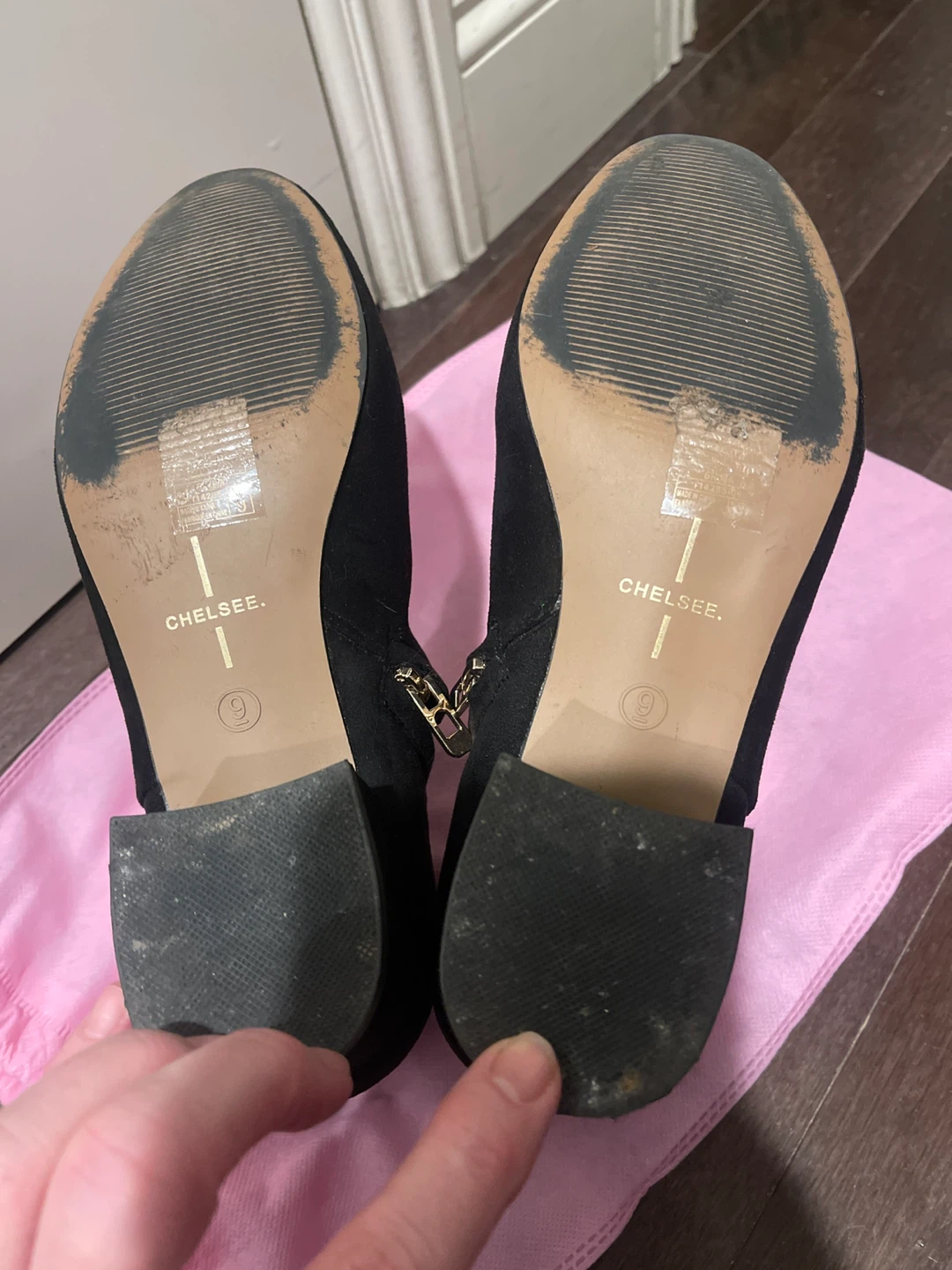 Chelse T. Black Suede Ankle Boots Size 9 - photo 2